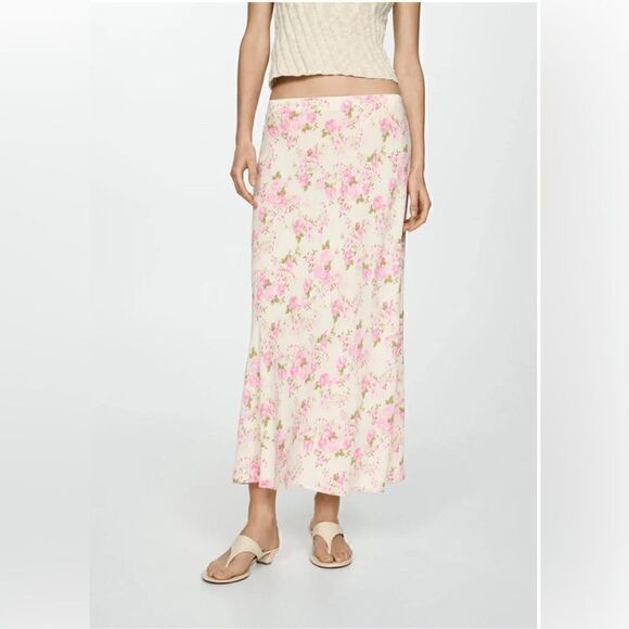 Skirt Revival! Here’s some inspiration for styling skirts. - Picture 8 of 16